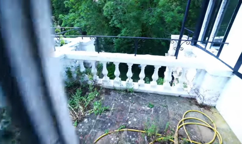 A Look Inside Liza Minnelli’s Abandoned Childhood Mansion | 