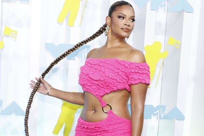 Even More Of The Most Daring Mtv Vma Fashion Looks Of All Time 