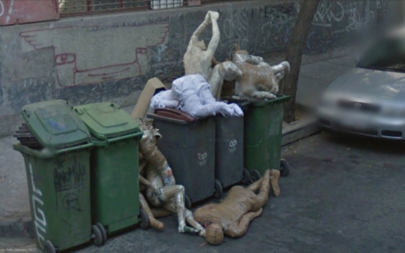 Mannequins Go Bye-Bye | Reddit.com/TheRainbowMUDKIPZ via Google Street View