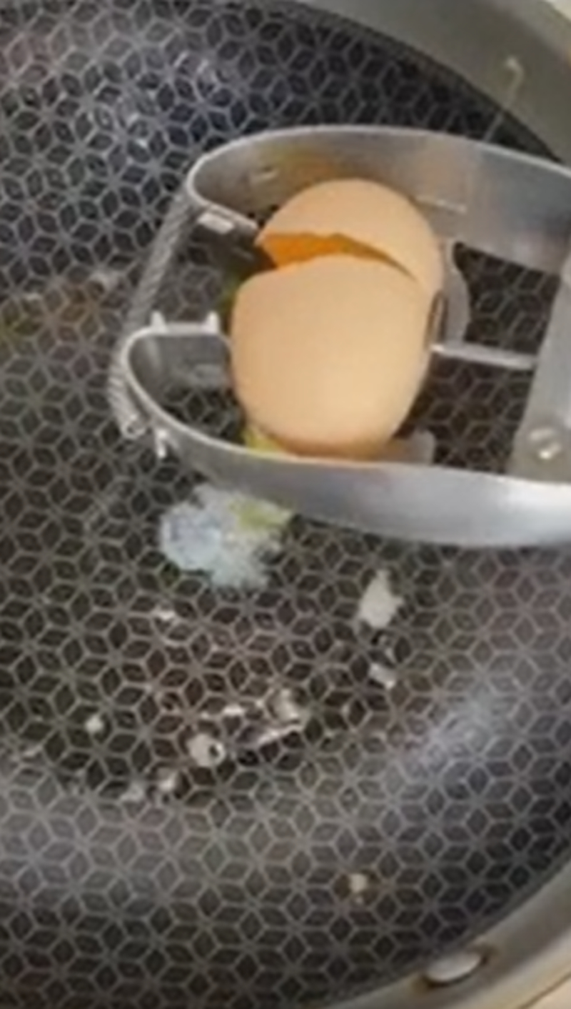 Meet 'Egguins', The Awesome New Kitchen Invention That Makes Boiling Eggs  Easy And Fun