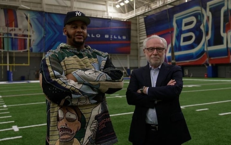 Buffalo Bills: Wolf Blitzer | Instagram/@wolfblitzer