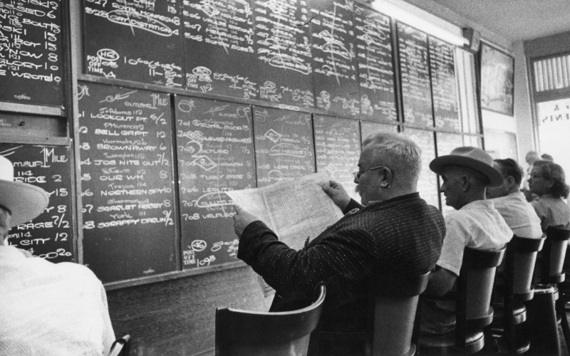 Horse Race Betting Shops | Alamy Stock Photo by Max Scheler/Süddeutsche Zeitung Photo