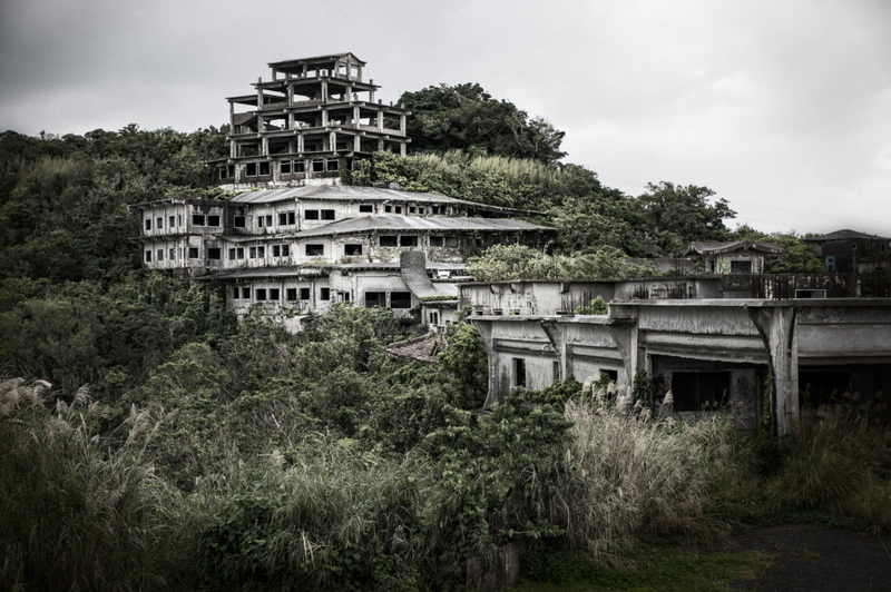 Nakagusuku Hotel in Okinawa | Alamy Stock Photo by Peter Schneiter