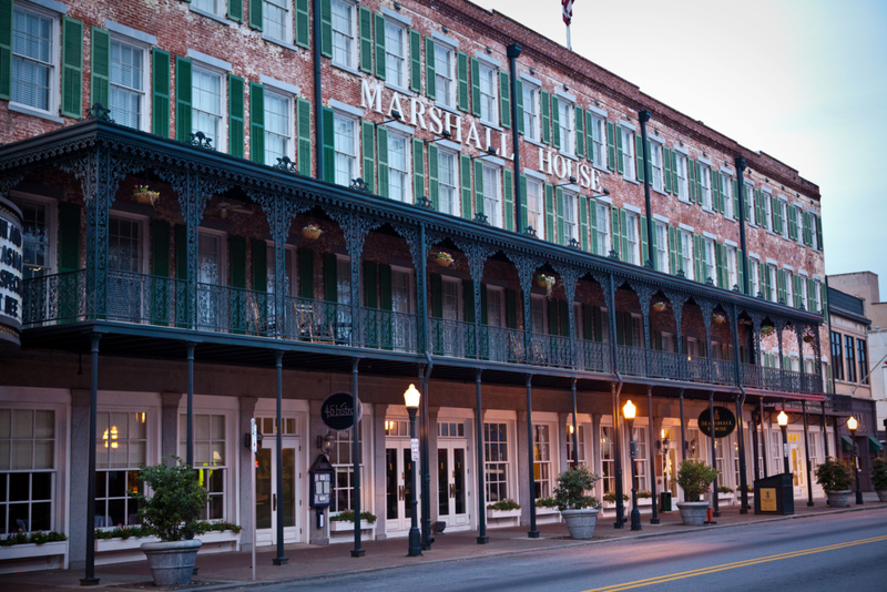 The Marshall House in Savannah, Georgia | Alamy Stock Photo by Richard Ellis