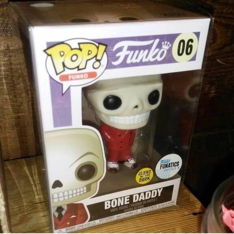 Red Suit Bone Daddy | Reddit.com/Dankfunko