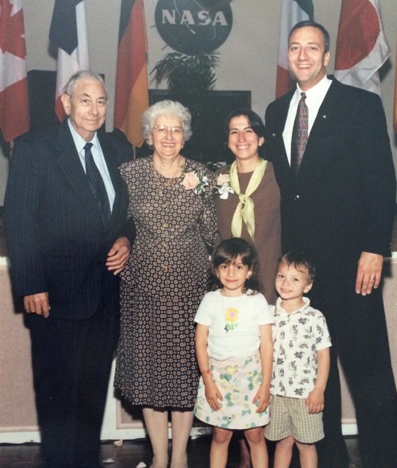 Michael J. Massimino y Carola Pardo | Twitter/@Astro_Mike