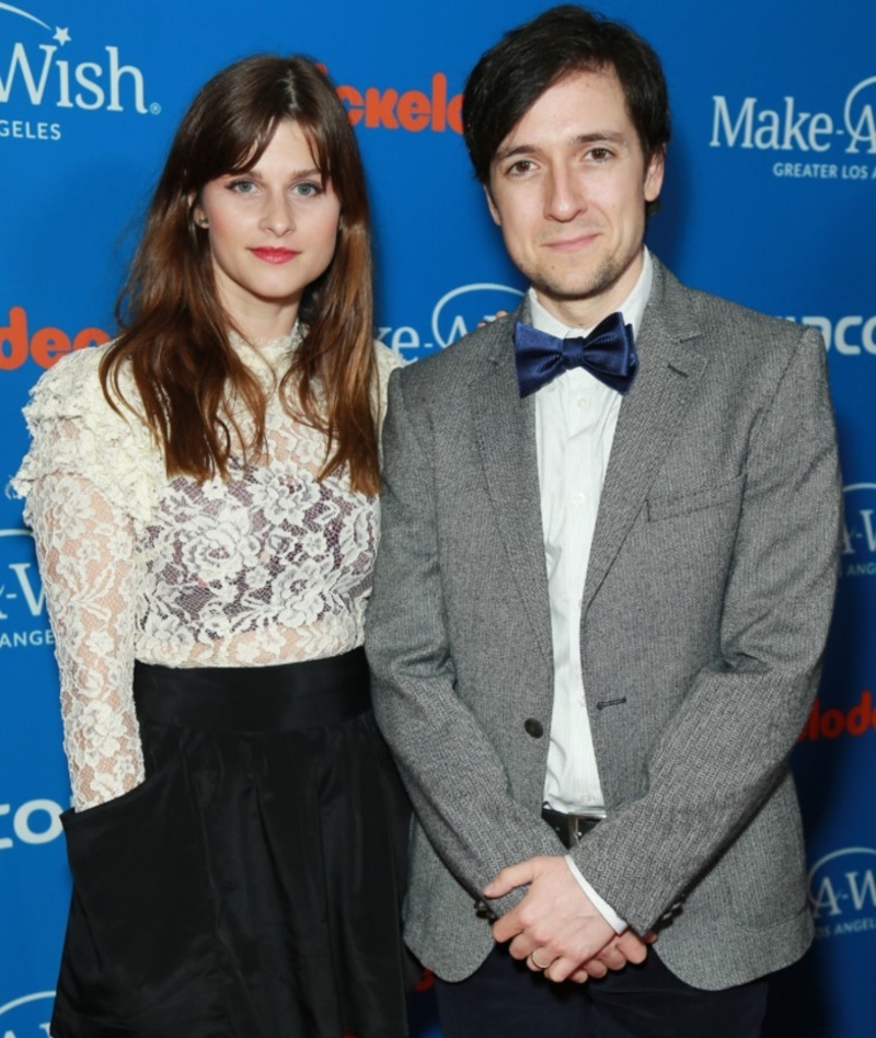 Josh Brener y Meghan Falcone | Getty Images Photo by Leon Bennett