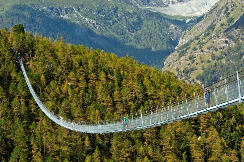 Charles Kuonen Suspension Bridge, Switzerland | Alamy Stock Photo by U&GFischer/mauritius images GmbH 