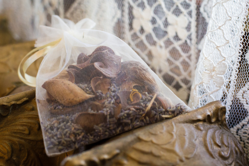 Make Potpourri Bags | CHPStock/Shutterstock