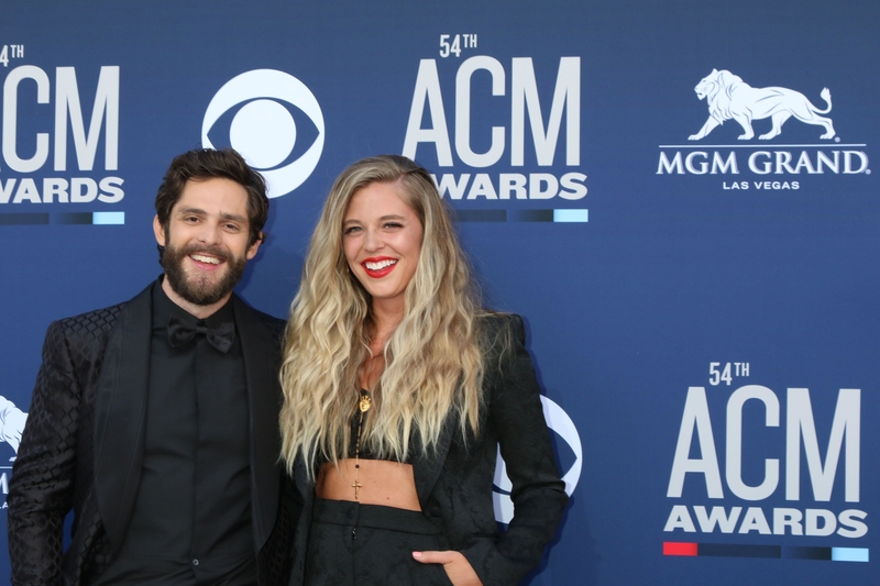 Thomas Rhett and Lauren Akins | Alamy Stock Photo by Kathy Hutchins 