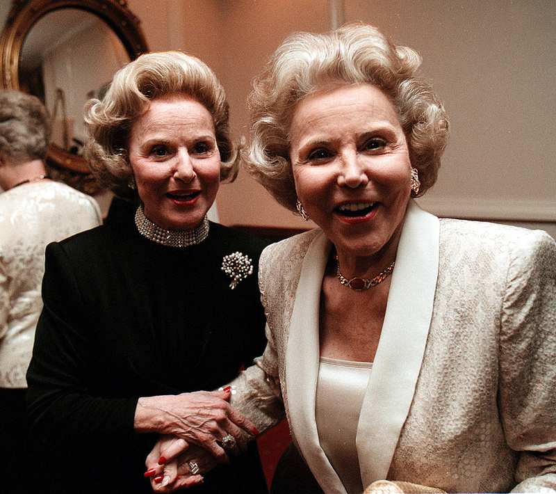 Ann Landers y Abigail Van Buren | Getty Images Photo by Frank Johnston/The Washington