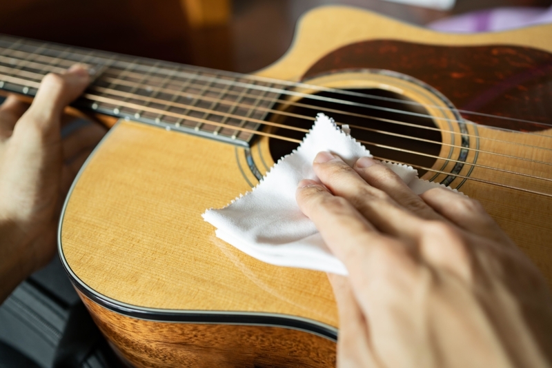 Instrumentos musicales relucientes | Alamy Stock Photo