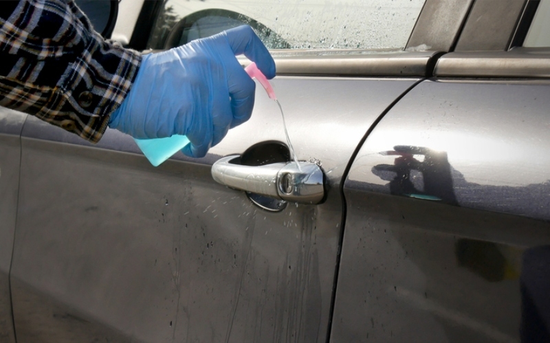 De-Ice Stuck Doors and Locks With Hand Sanitizer | Shutterstock Photo by sima