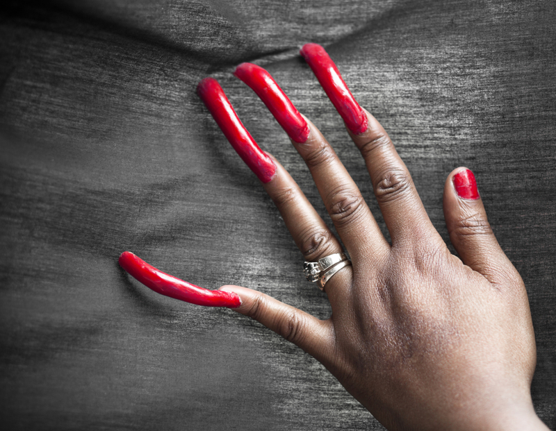 Uñas exageradas | Getty Images Photo by okeyphotos