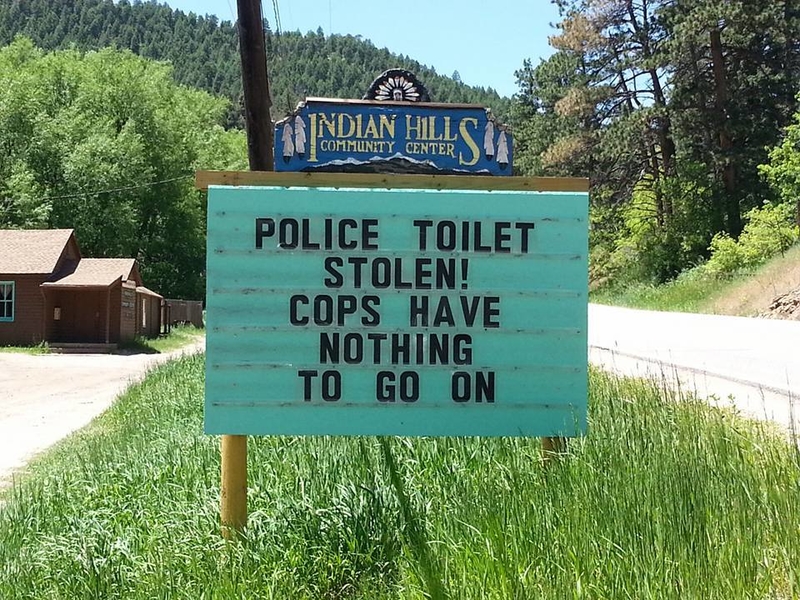 Toilet Thieves | Facebook/@IndianHillsCommunitySign