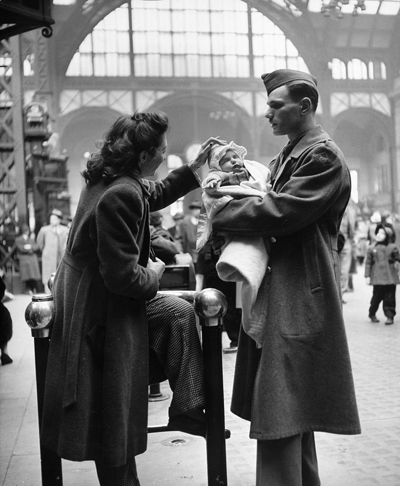 Sweet Goodbye | Getty Images Photo by Alfred Eisenstaedt