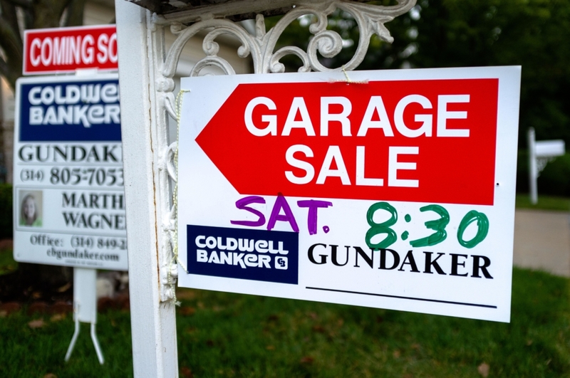 Missouri's Garage Sales Can Never Get Out of Hand | Alamy Stock Photo