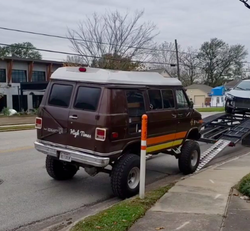 An American Van | Instagram/@batcitybomber