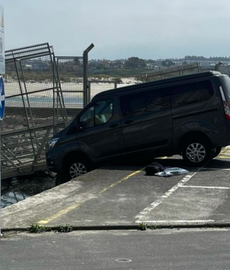 Parking on The Edge | Instagram/@gillianmayfield