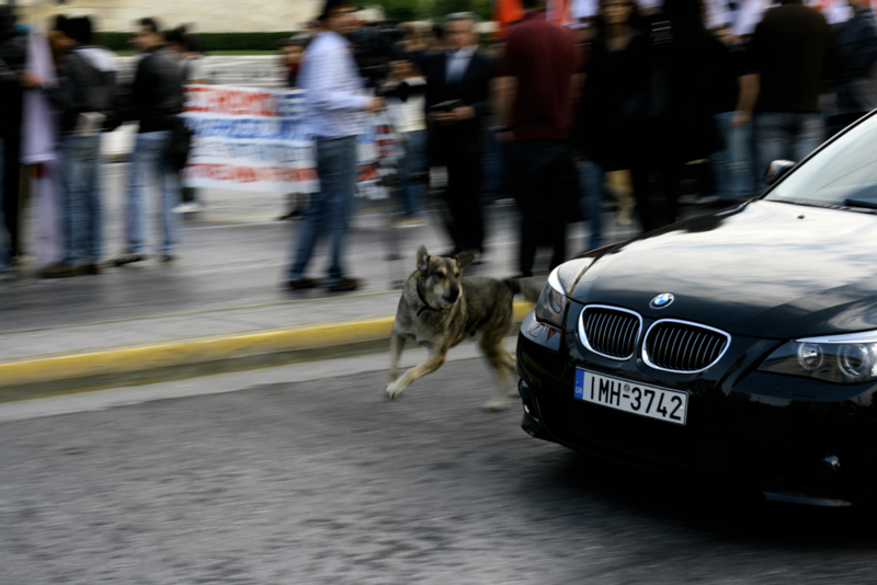 Car Chasing | Alamy Stock Photo by Yiorgos Doukanaris/Pacific Press Media Production Corp./Alamy Live News