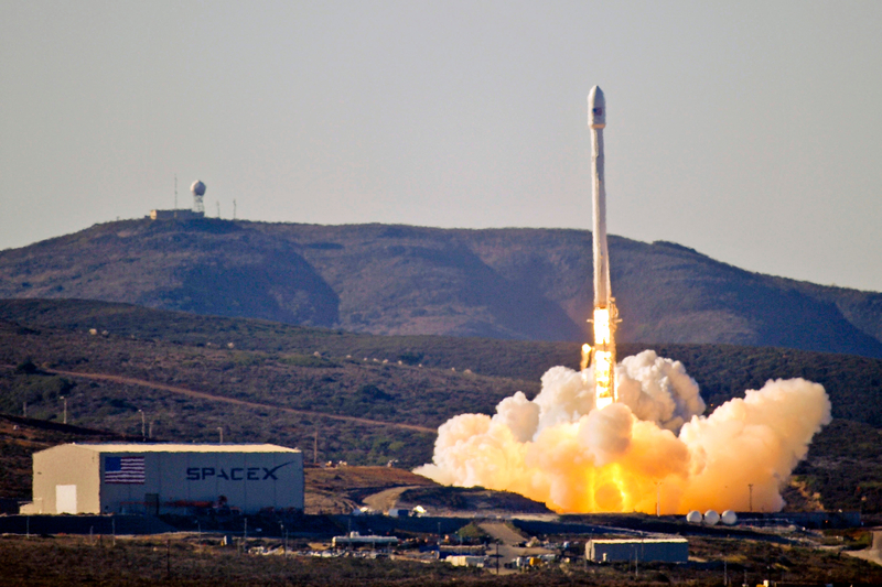 Reusing Spacecraft | Alamy Stock Photo by NASA Photo