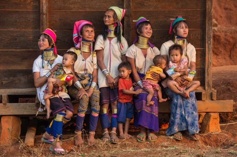 Warum die Kayan-Frauen ihre Hälse verlängern | Alamy Stock Photo by LEMAIRE StΘphane/hemis.fr