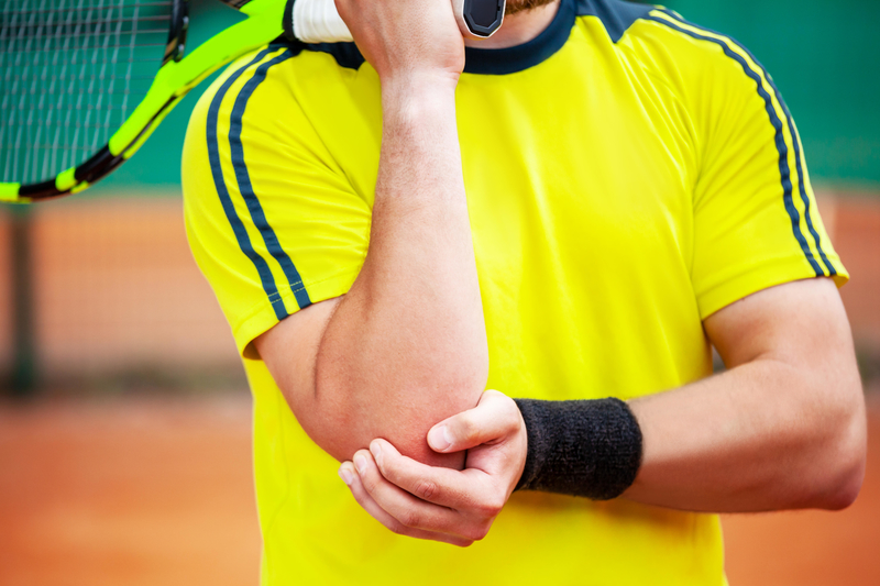 VapoRub gegen den Tennisarm | Alamy Stock Photo by luckyraccoon