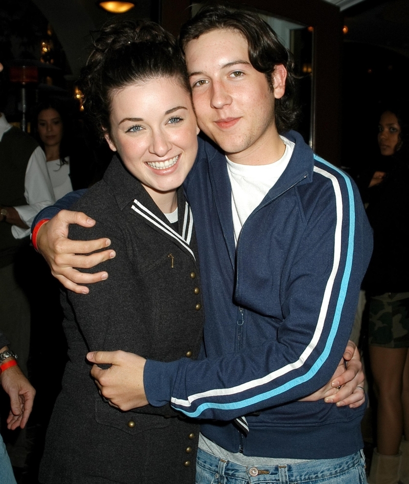 Margo Harshman und Chris Marquette | Alamy Stock Photo by SBM/PictureLux 