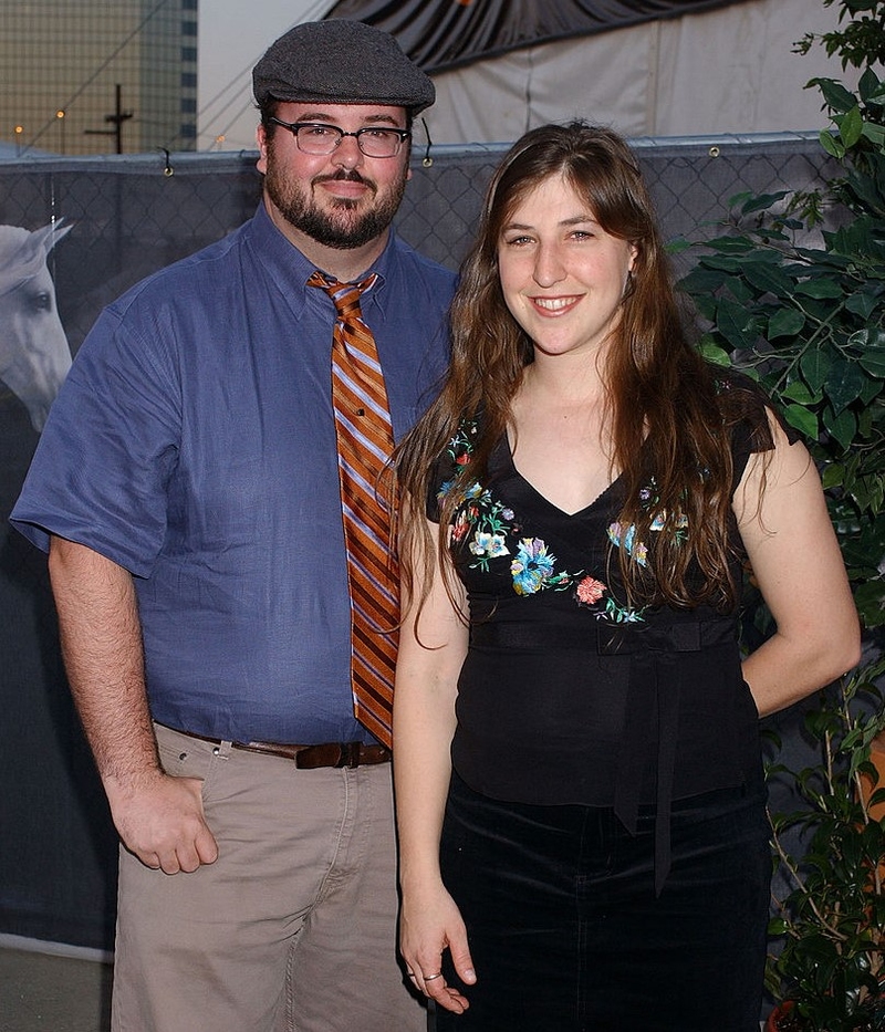 Mayim Bialik und Michael Stone | Getty Images Photo by Gregg DeGuire/WireImage