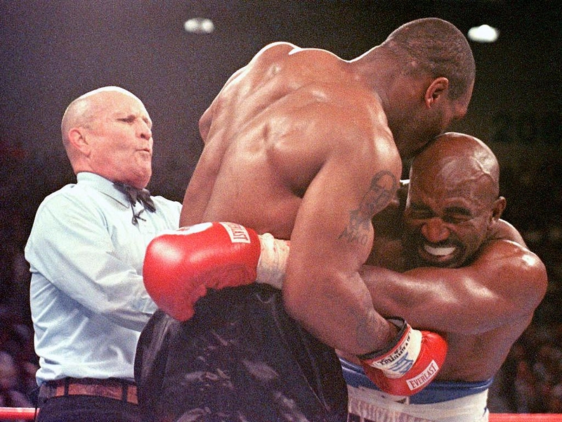 Der Biss von Mike Tyson | Getty Images Photo by JEFF HAYNES / AFP