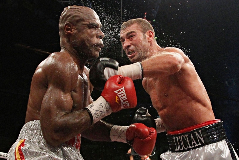 Coup de poing sismique | Alamy Stock Photo by REUTERS/Mathieu Belanger (SPORT BOXING TPX IMAGES OF THE DAY)