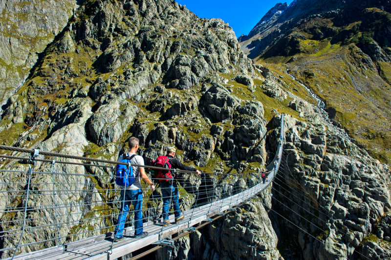 Puente de Trift, Suiza | Alamy Stock Photo by GFC Collection