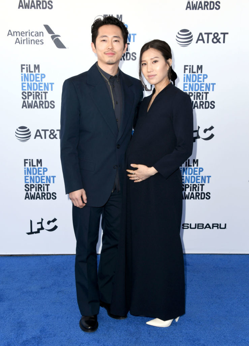 Steven Yeun e Joana Pak | Getty Images Photo by Jon Kopaloff