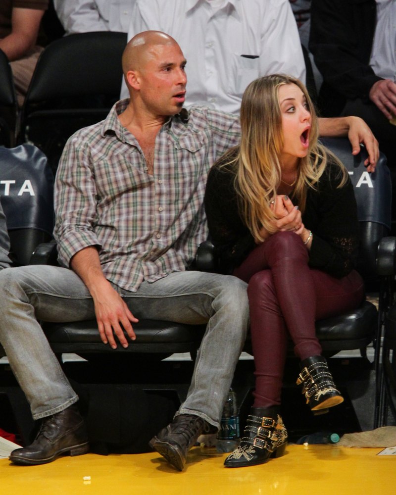 Kaley Cuoco et Brett Bolinger | Getty Images Photo by Noel Vasquez