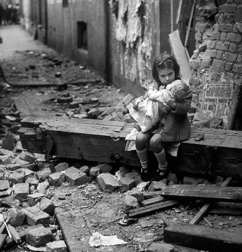 London, 1940 | Getty Images Photo by Fox Photos/Hulton Archive