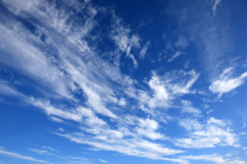 Des nuages longs pourraient signaler un ouragan | Alamy Stock Photo by Lynne Sutherland