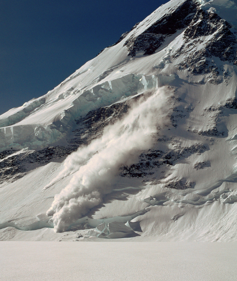 S'il y a du soleil juste après qu'il ait neigé, ça pourrait signaler une avalanche | Alamy Stock Photo by RGB Ventures / SuperStock / Ed Darack