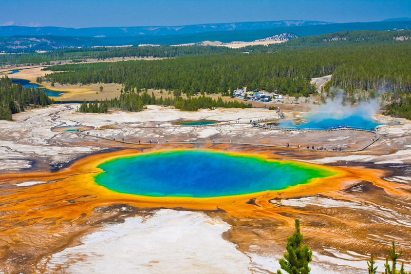 Não Entre Em Nenhuma Piscina Natural Colorida E Bonita | Shutterstock