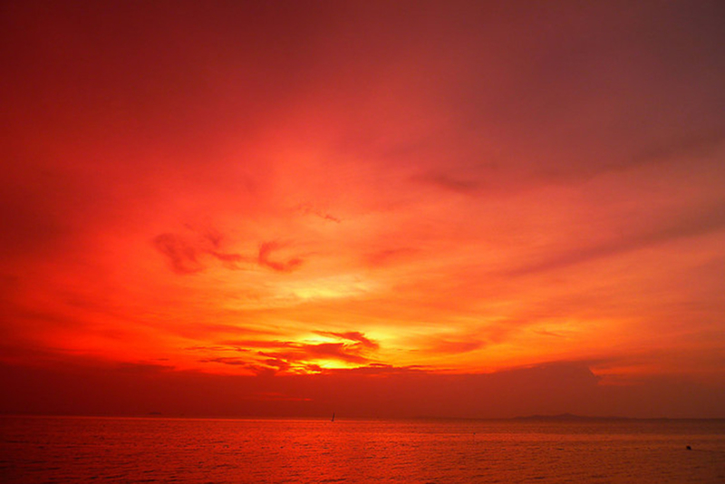 Céu Vermelho É Um Indicador Do Clima, De Dia E De Noite | Getty Images Photo by zaozaa09