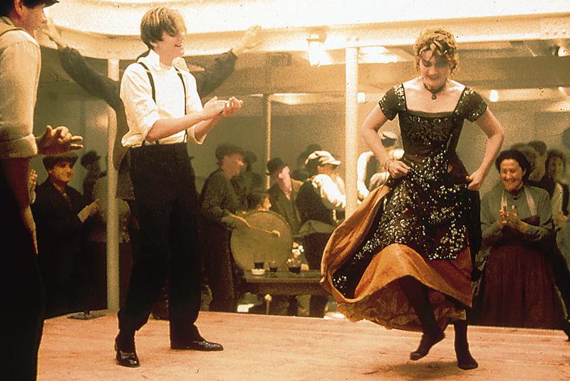 Jack y Rose bailando en “Titanic” | Alamy Stock Photo by United Archives GmbH/TBM