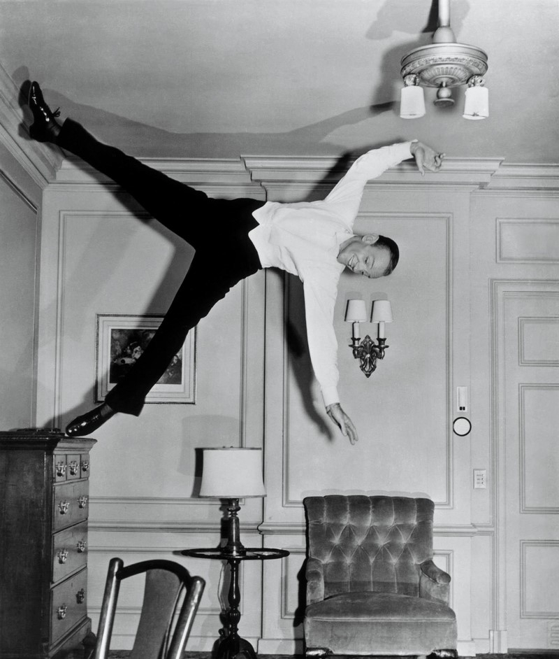 Fred Astaire bailando en el techo en “Boda real” | Alamy Stock Photo by MGM/Allstar Picture Library Limited