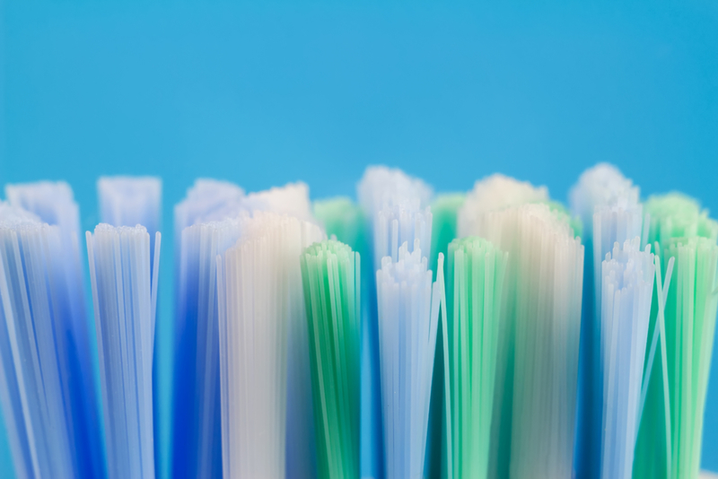 As Cerdas Azuis Em Uma Escova De Dentes | Shutterstock