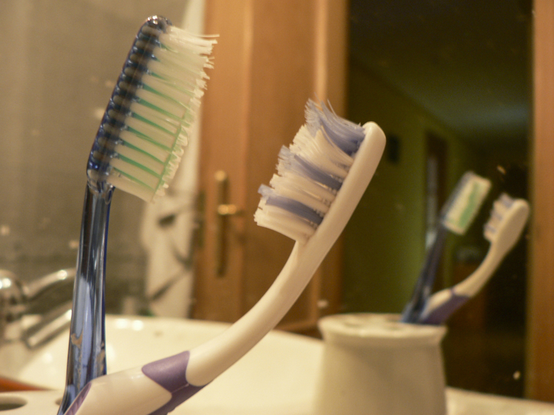 Débarrassez-vous de vos brosses à dents sales | Getty Images Photo by Carlos Ciudad Photography