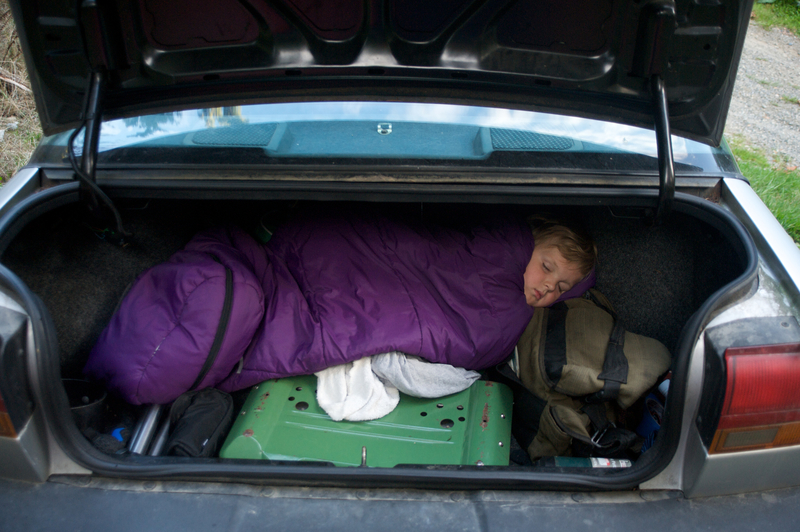 Pasar la noche en un saco de dormir en el coche | Getty Images Photo by Aaron McCoy