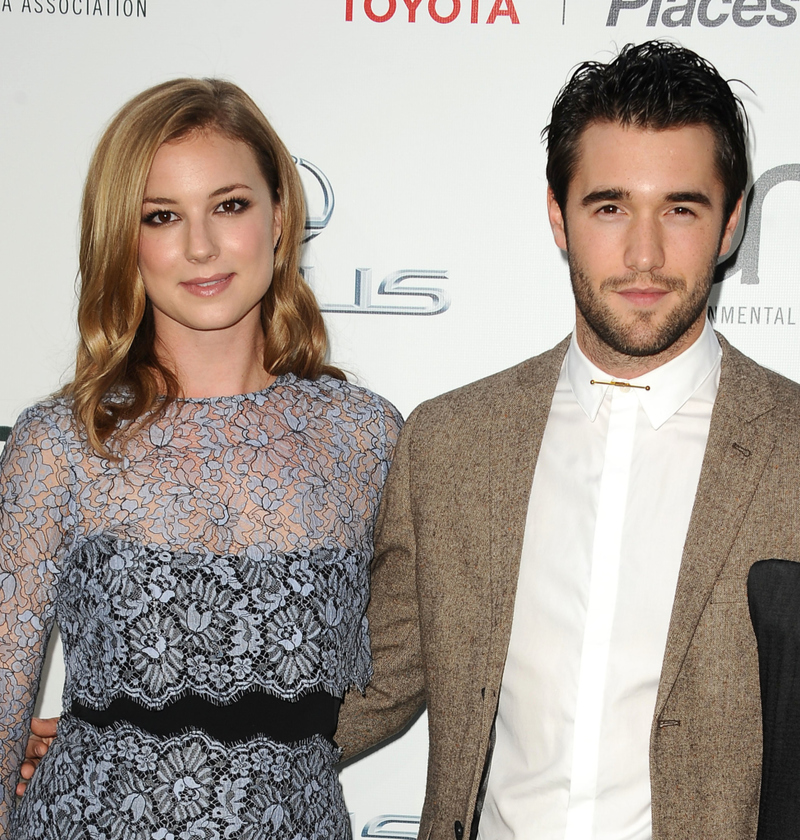 Emily VanCamp E Josh Bowman | Getty Images Photo by Jason LaVeris/FilmMagic