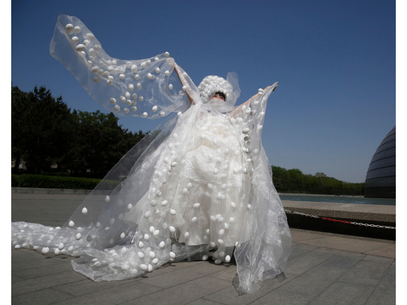 She'll Be the Biggest Dot at the Wedding | Alamy Stock Photo by Imaginechina Limited 