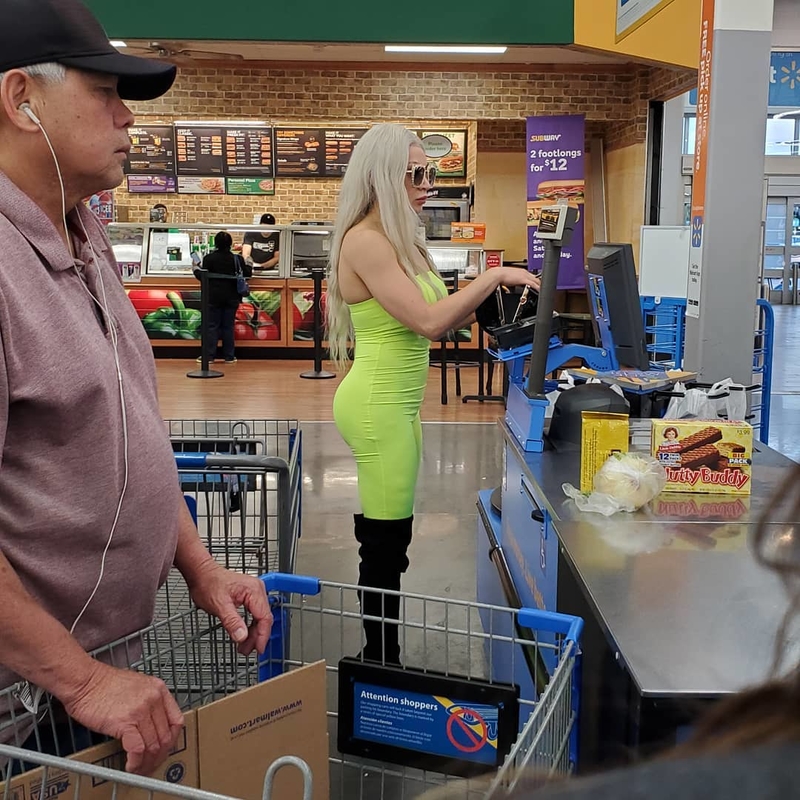 Aquí debió conseguir el vestido de carne | Instagram/@mbadelgren