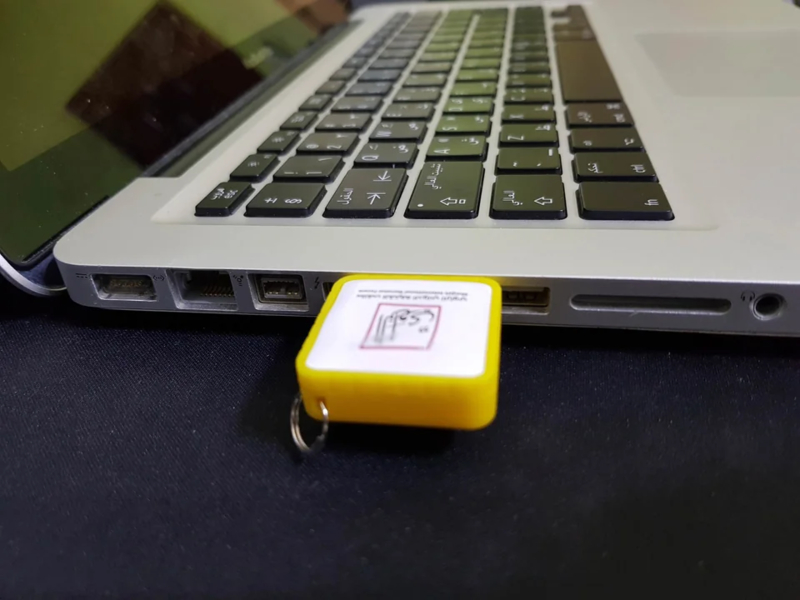 Flash Drive Travesty | Imgur.com/JiHiHBW