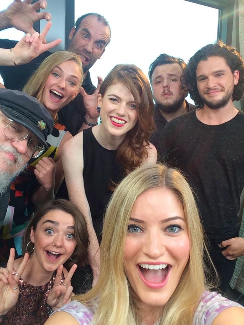 Die gesamte Besetzung von Game of Thrones | Twitter/@ijustine