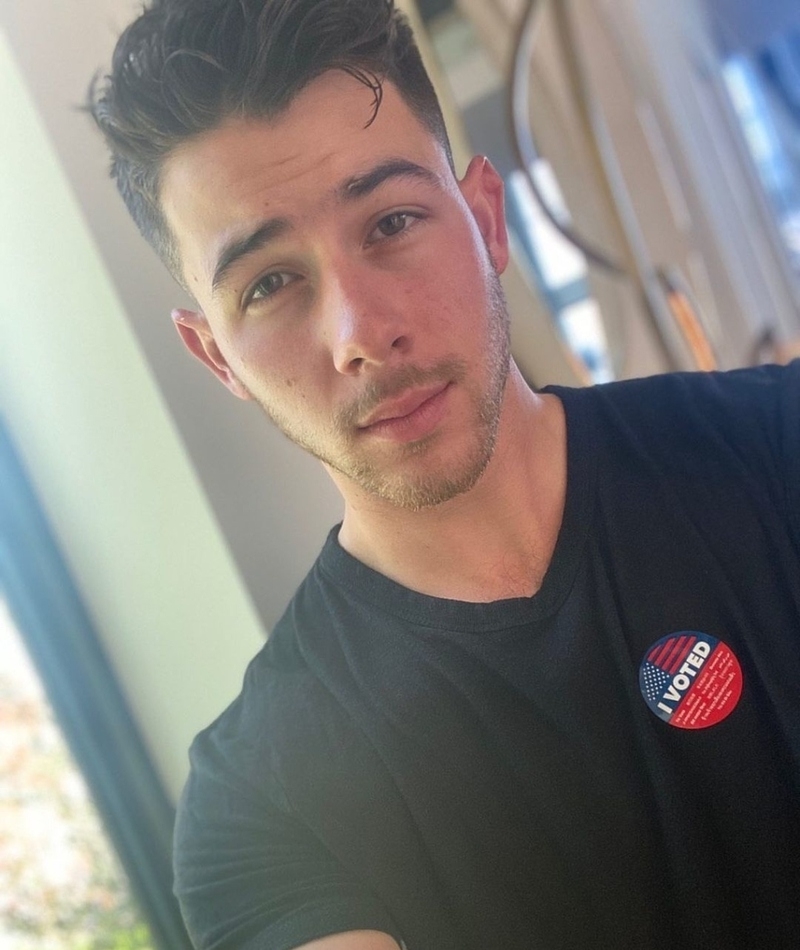 Nick Jonas deja su huella | Instagram/@nickjonas